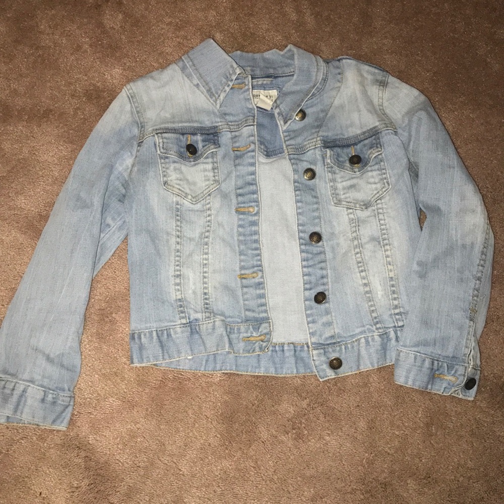 Short light denim jacket
